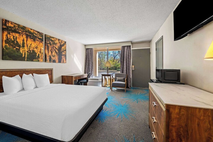 2 Double Beds (12 of 15)