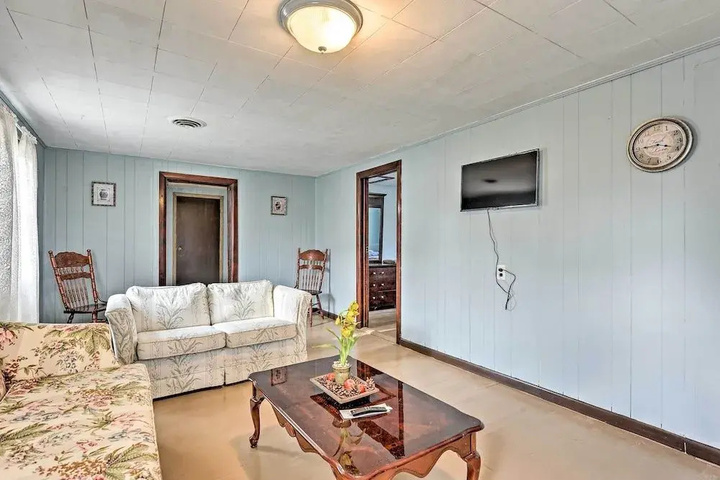 Photo of Remodeled Abingdon House w / Spacious Yard!
