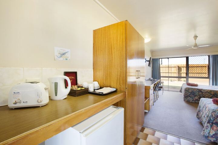Room 4 of 63