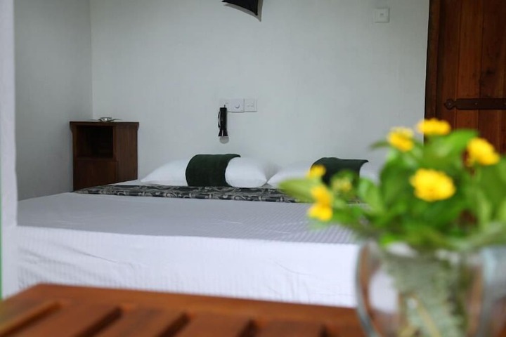 Room 3 of 20