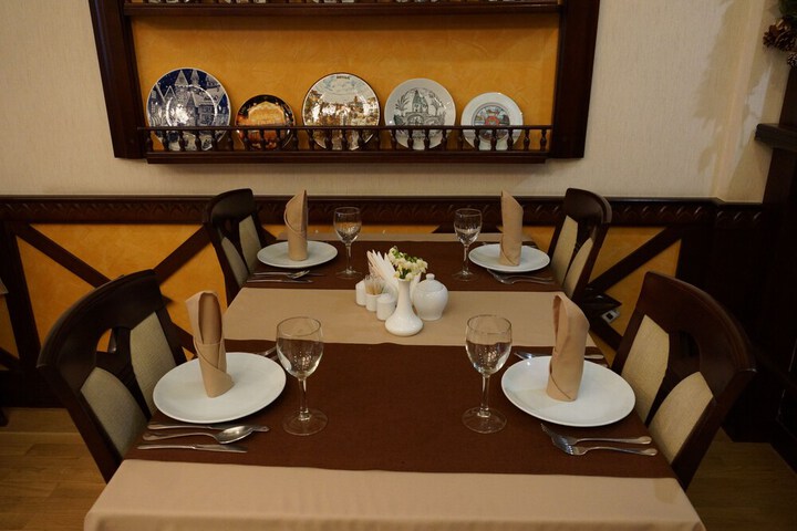 Dining 32 of 40