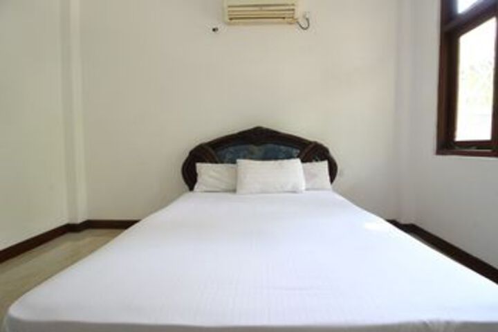 Room 12 of 28