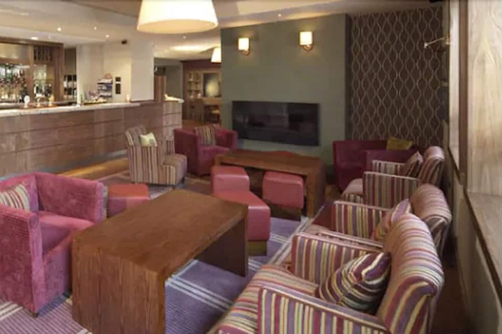 Lounge 19 of 24