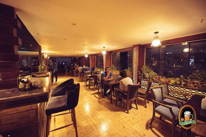 Lounge 56 of 66