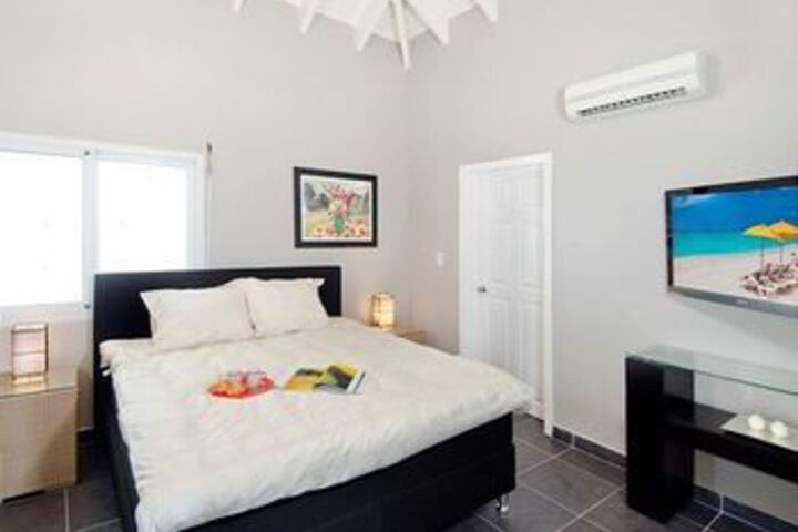 Room 11 of 25