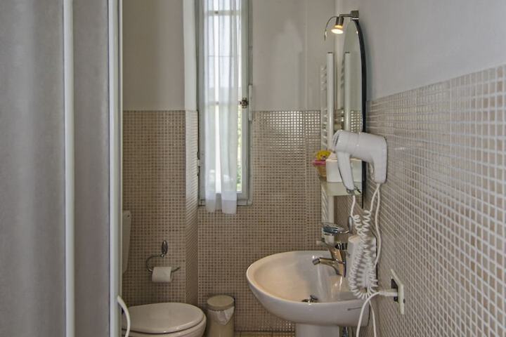 Room 15 of 21