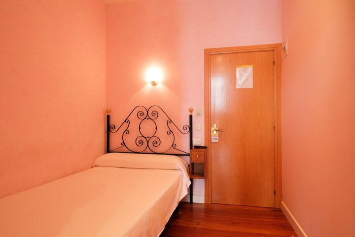 Room 15 of 27