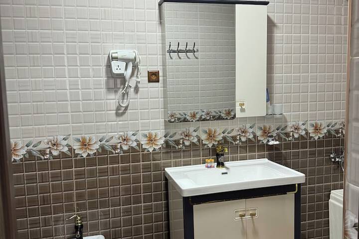 Room 10 of 16