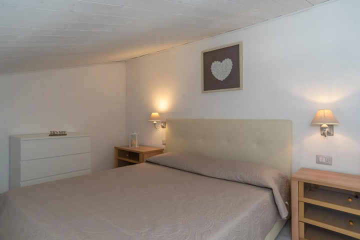 Room 4 of 14