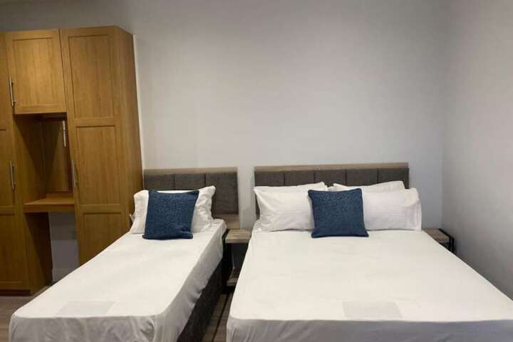 Room 5 of 98