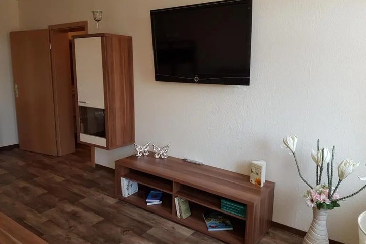 Room 4 of 12