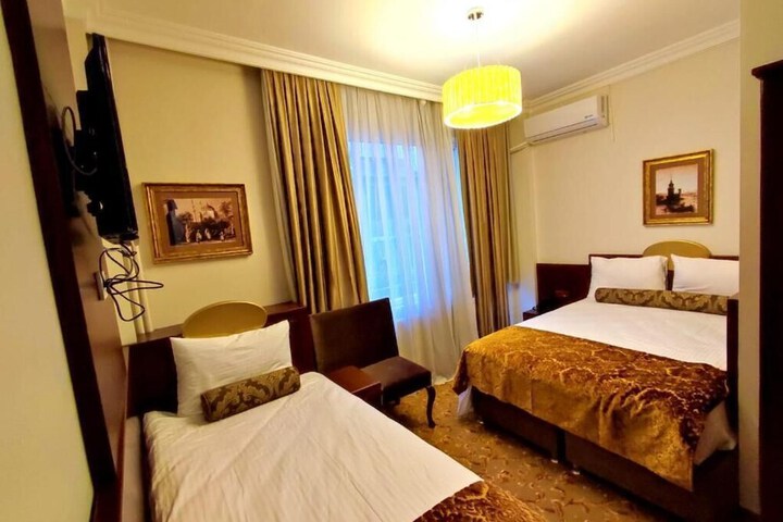 Room 8 of 33