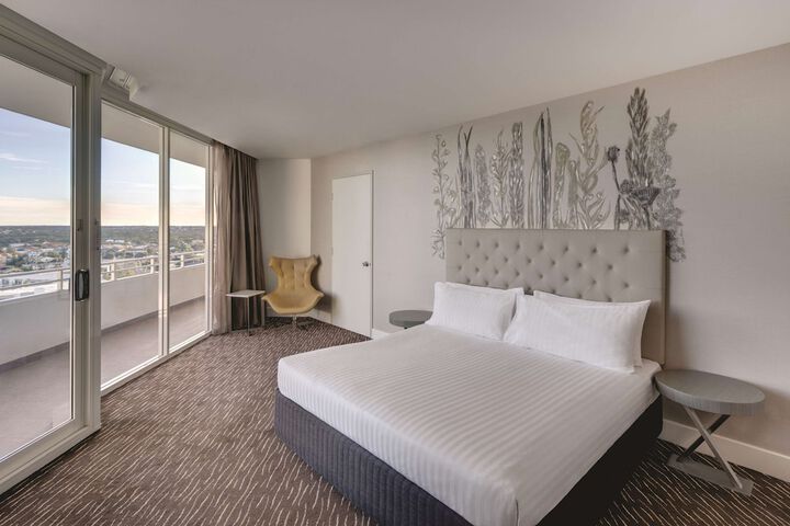 Room 21 of 106