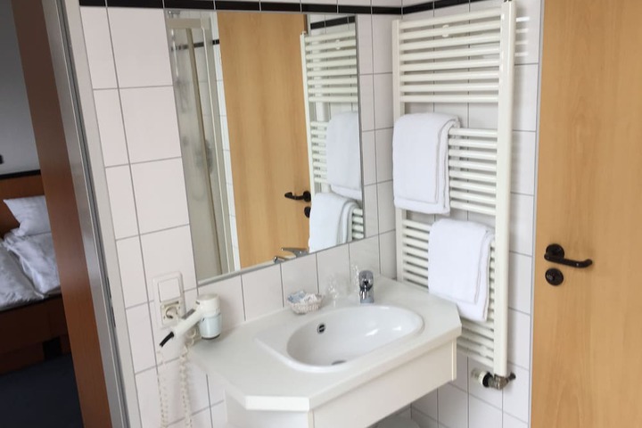Room 10 of 31
