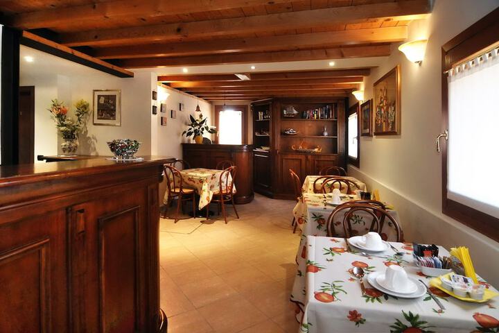 Breakfast area