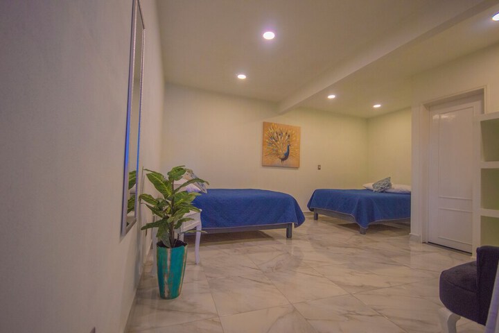 Room 7 of 12