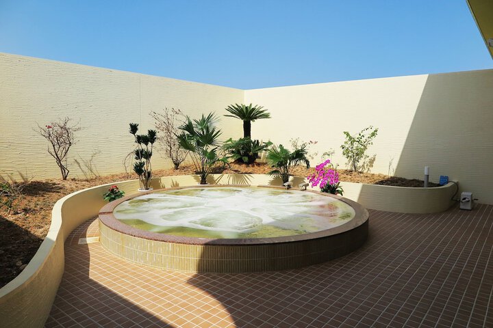 Hotel Pool