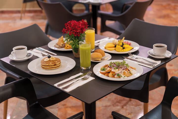 Breakfast/Coffee Service 74 of 100