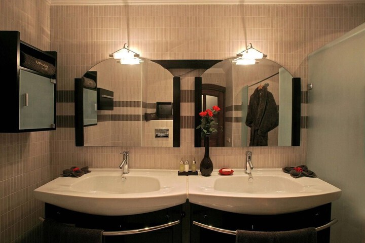 Room 17 of 33