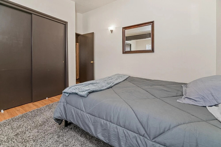 Room 4 of 20
