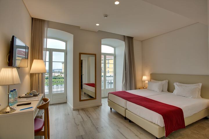 Room 4 of 37