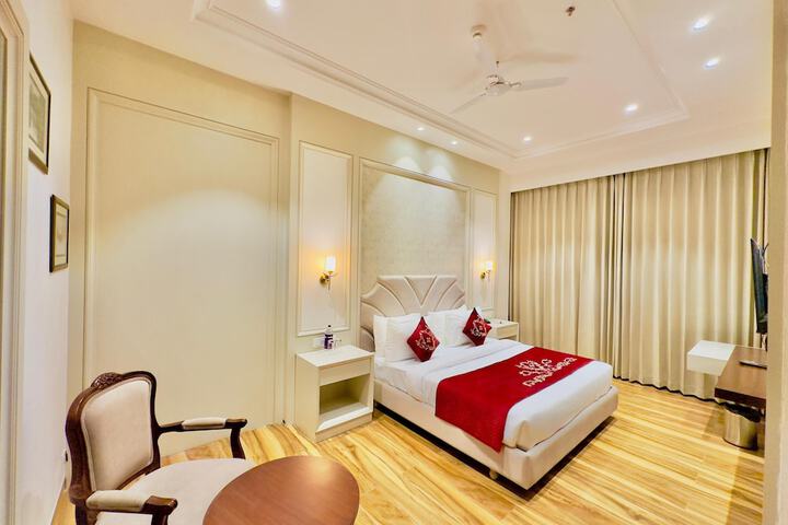Room 33 of 46