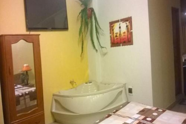Room 8 of 9