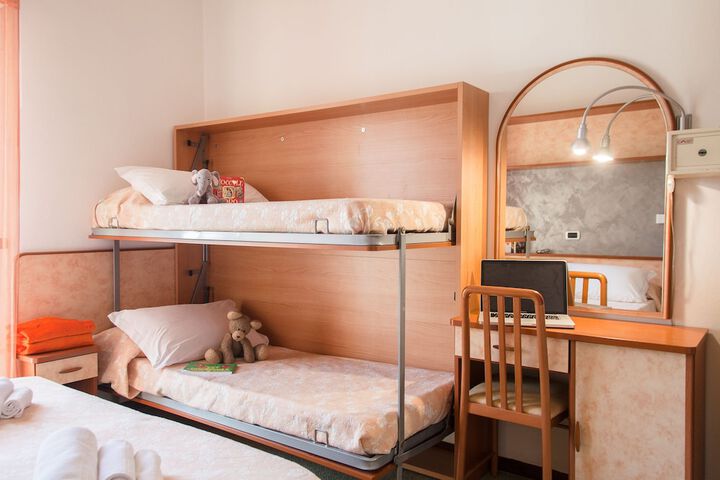 Room 15 of 40