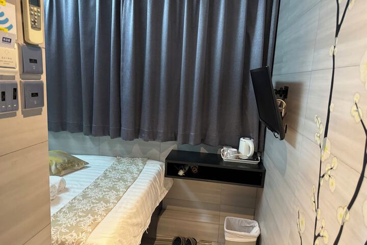Room 136 of 195