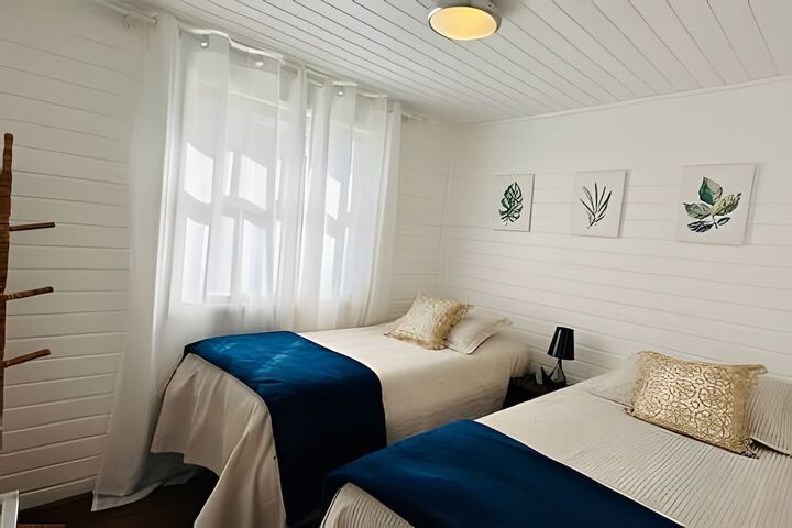 Room 2 of 8
