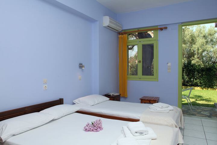 Room 8 of 18