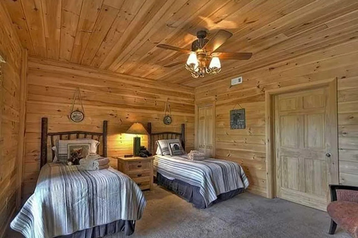 Room 4 of 12