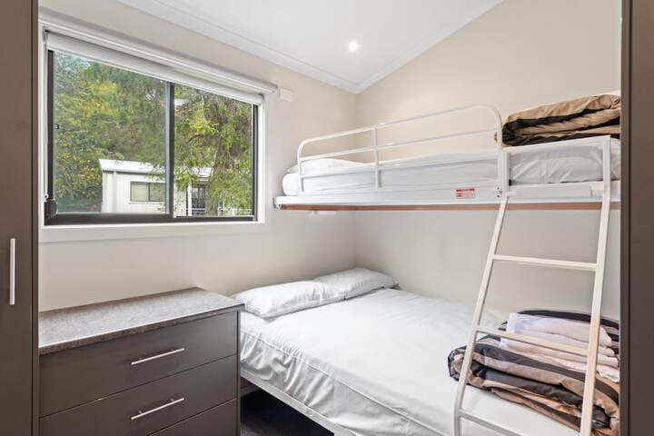 Room 4 of 77