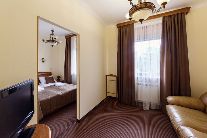 Room 17 of 38