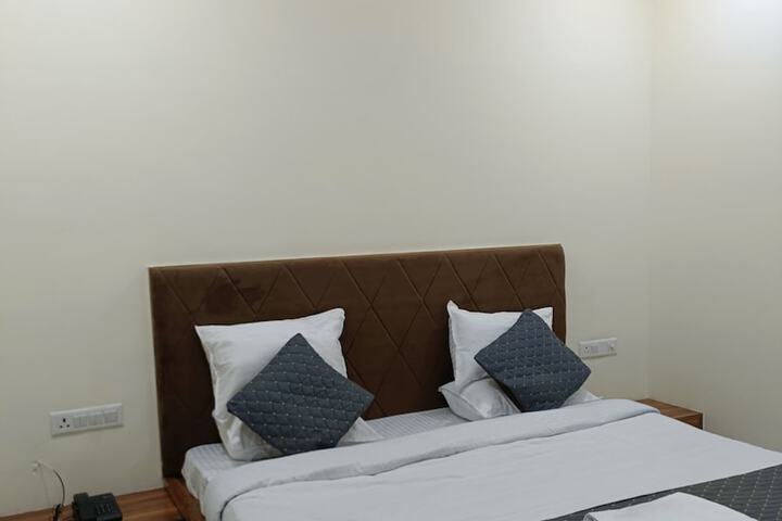Room 15 of 44