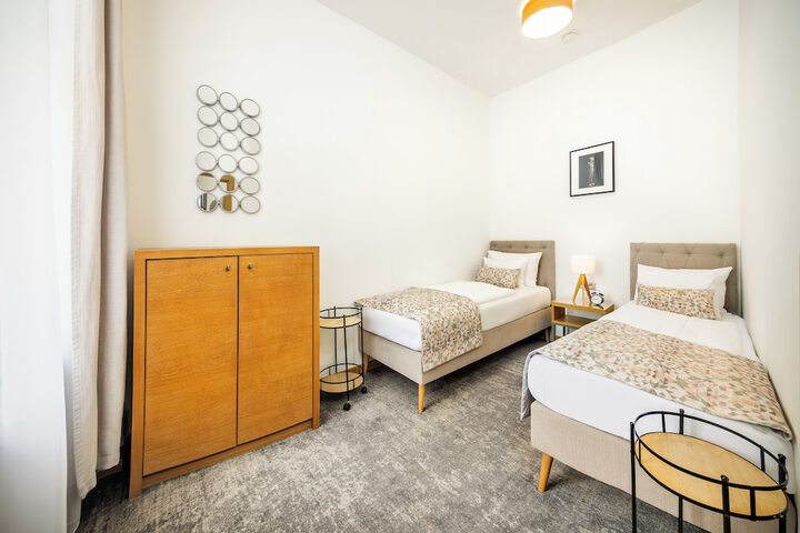 Room 10 of 34