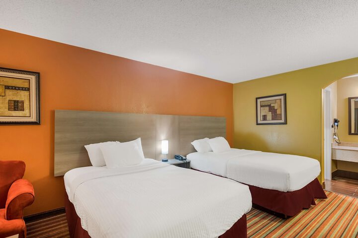 1 King Bed (6 of 7)