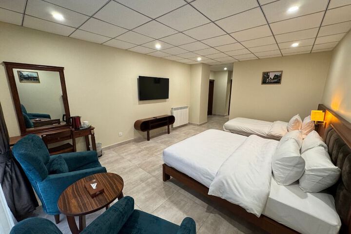 Room 13 of 80