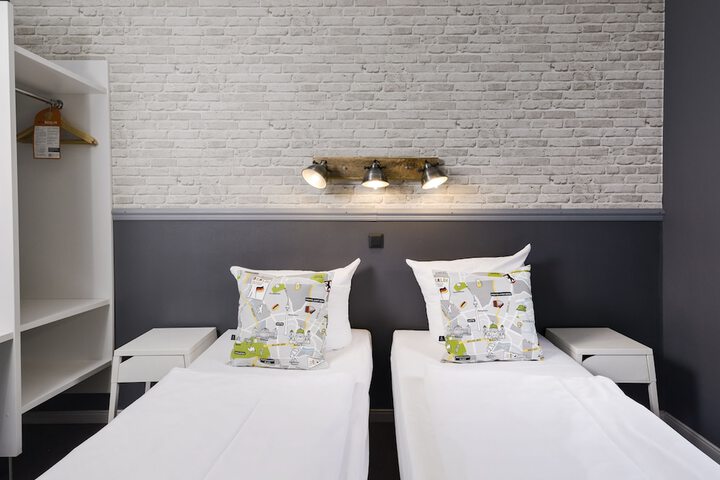 Room 28 of 130