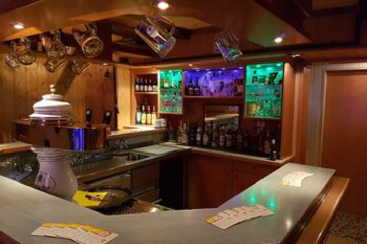 Lounge 13 of 20