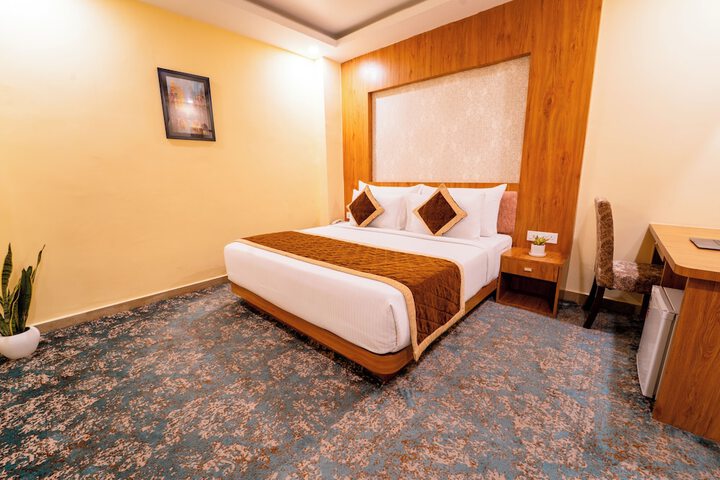 Room 9 of 19