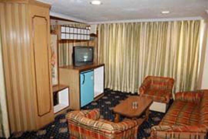 Room 12 of 22
