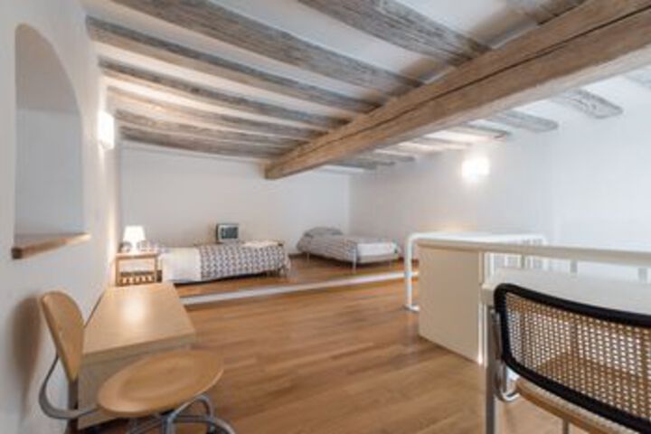Room 13 of 21