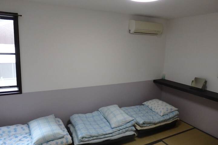 Room 11 of 33