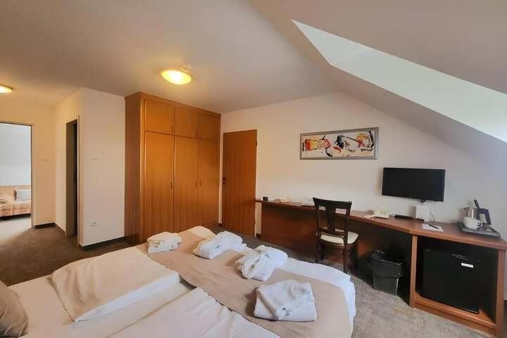 Room 7 of 53