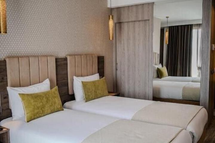 Room 13 of 21