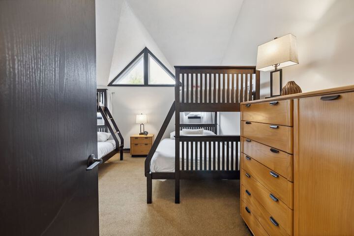 Room 328 of 402