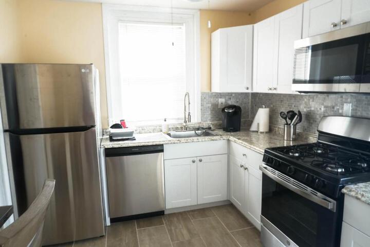 Lincoln Manor - Newly Renovated 1mile from PHL Airport and Sports Stadiums