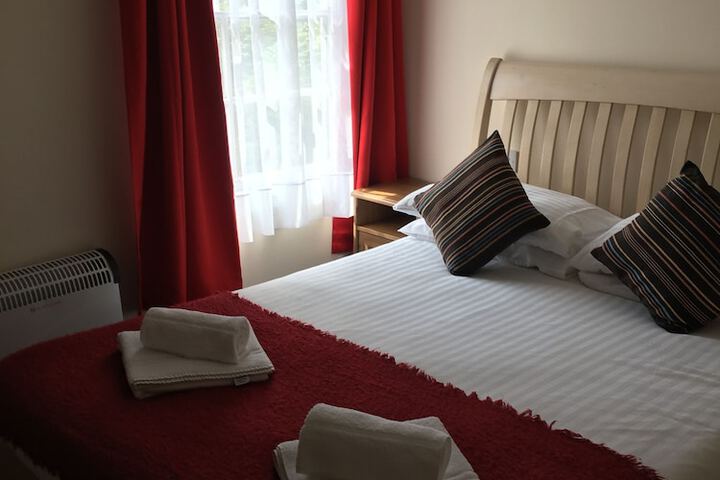 Room 8 of 28