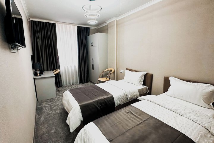 Room 2 of 33